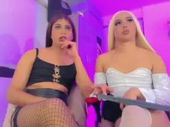 Amateur Nude Webcam of hellen_moons