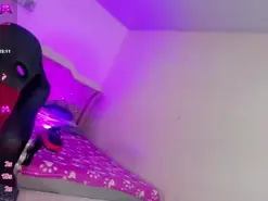 Amateur Nude Webcam of emeli_roushot