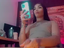 Amateur Adult Webcam of emeli_roushot