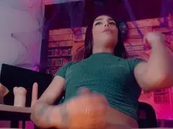 Amateur Sex Cam of emeli_roushot