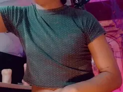 Amateur Sex Cam of emeli_roushot