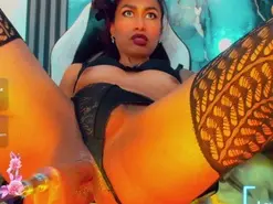 Amateur Live Sex Cam of khiara_moretti