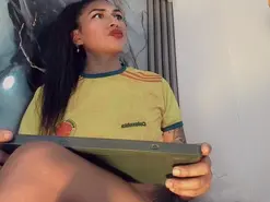 Amateur Live Sex Cam of khiara_moretti