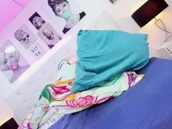 Amateur Adult Webcams of little-sophie