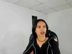 Amateur Live Sex Cam of Aisha_hotts777