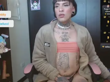 Cam4 Nude Webcam of charlotbelucci_