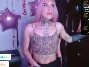 Cam4 Watch Live Sex Cams of charlotbelucci_