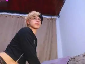 Cam4 Watch Live Sex Cams of Darasweet18