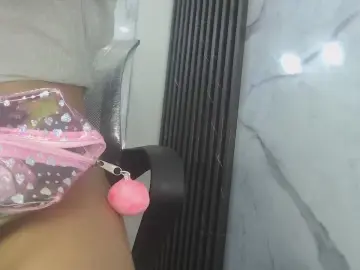 Cam4 Free Live Porn of CamelyHott