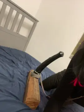 Cam4 Live Sex Cam of Moniqu3Lov3