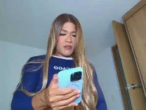 Cam4 Watch Live Sex Cams of SARA_FOX_TS