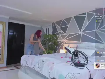 Cam4 Live Porn of charolbruce_1