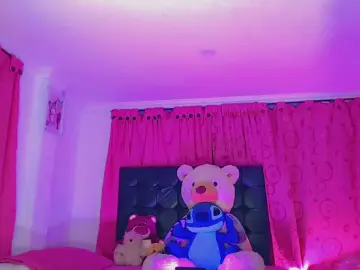 DaphneAndDalila from cam4