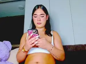 Cam4 Live Sex of KrisWida22