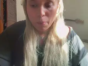 Cam4 Free Live Porn of frierenhott