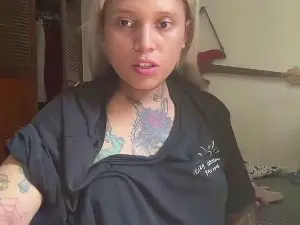 Cam4 Live Porn of frierenhott