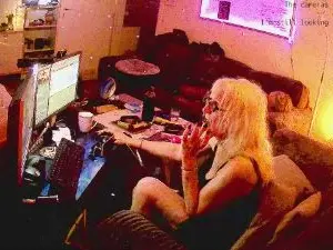 Cam4 Free Live Porn of LolaRent66