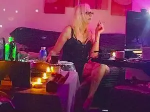 Cam4 Sex Cam of LolaRent66