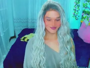 Cam4 Live Porn of monserrat18