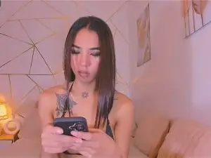 Cam4 Nude Webcam of LuxyWilson