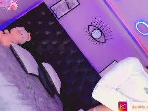 Cam4 Private Sex Chat of Amira_Ember