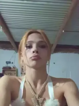 Cam4 Private Sex Chat of Emi_tuhembra