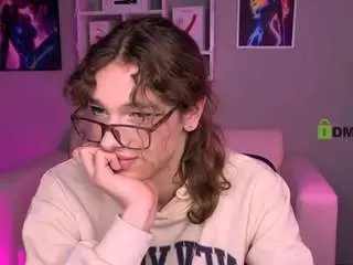 Camsoda Free Porn Cam of kevi-sunn