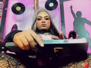 Camsoda Nude Webcam of mayka-brunette01