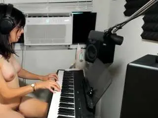 Camsoda Watch Live Sex Cams of itschloelaurent