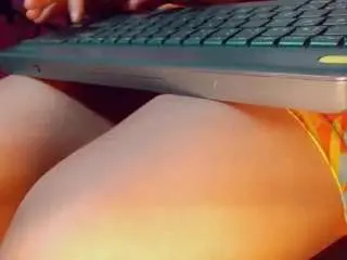 Camsoda Free Porn Cam of emeli-roushot