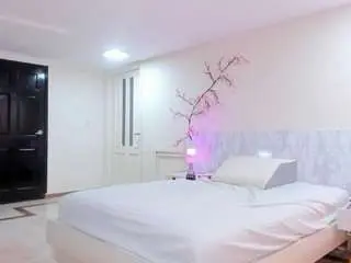 Camsoda Adult Webcam of charolbruce