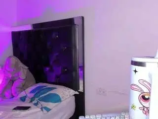 Camsoda Nude Webcam of flora-sofia