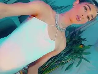 Camsoda Free Live Porn of isabellalatingirs