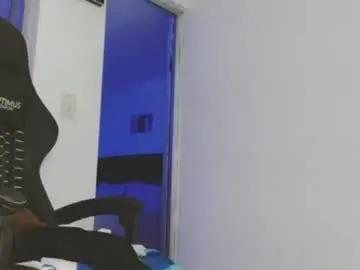 Chaturbate Live Sex Cam of candy_giuliana21