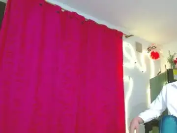 Chaturbate Live Sex Cam of candy_giuliana21