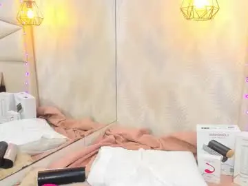 Chaturbate Live Sex Cam of laurettedela_roux