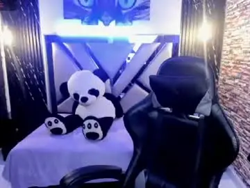 Chaturbate Free Live Porn of vivienne_hadid