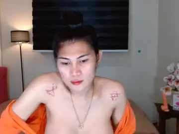 Chaturbate Free Porn Cam of miahollywood