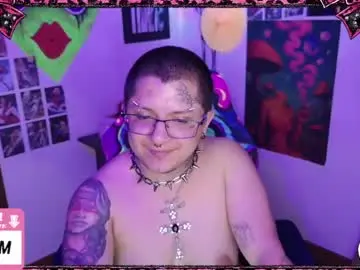 Chaturbate Live Sex Cam of ftmbiggestclit