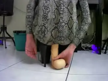 Chaturbate Live Sex Cam of lisasssonly