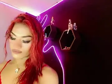 Chaturbate Live Sex of sofia__hills_01