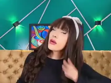 Chaturbate Live Sex Cam of liiaa_sweett_