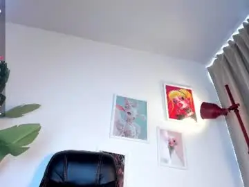 Chaturbate Live Sex Cam of gia_demiee
