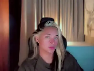 Chaturbate Live Sex Cam of queenarthalia