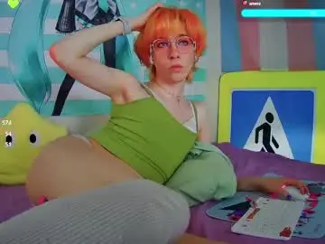 Chaturbate Live Sex Cam of poppyfluffy