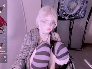 honeyapplealaska from chaturbate