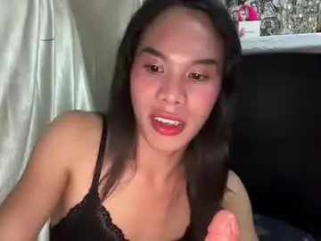 Chaturbate Live Porn of hugecock_macy