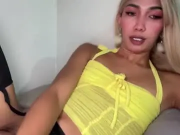 Chaturbate Sex Cam of azalea_cum69