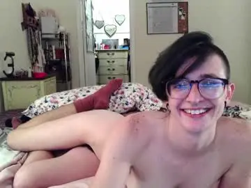 Chaturbate Watch Live Sex Cams of honeysuckle_dyke