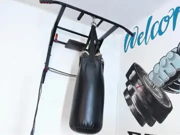 Chaturbate Live Sex Cam of evanllelyne